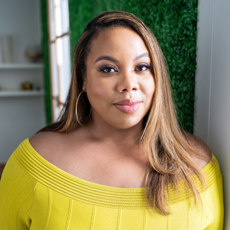 Dr. Lauren Powell Headhshot